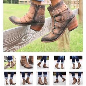 BEAUTIFUL Liberty Black Buckle Booties!!